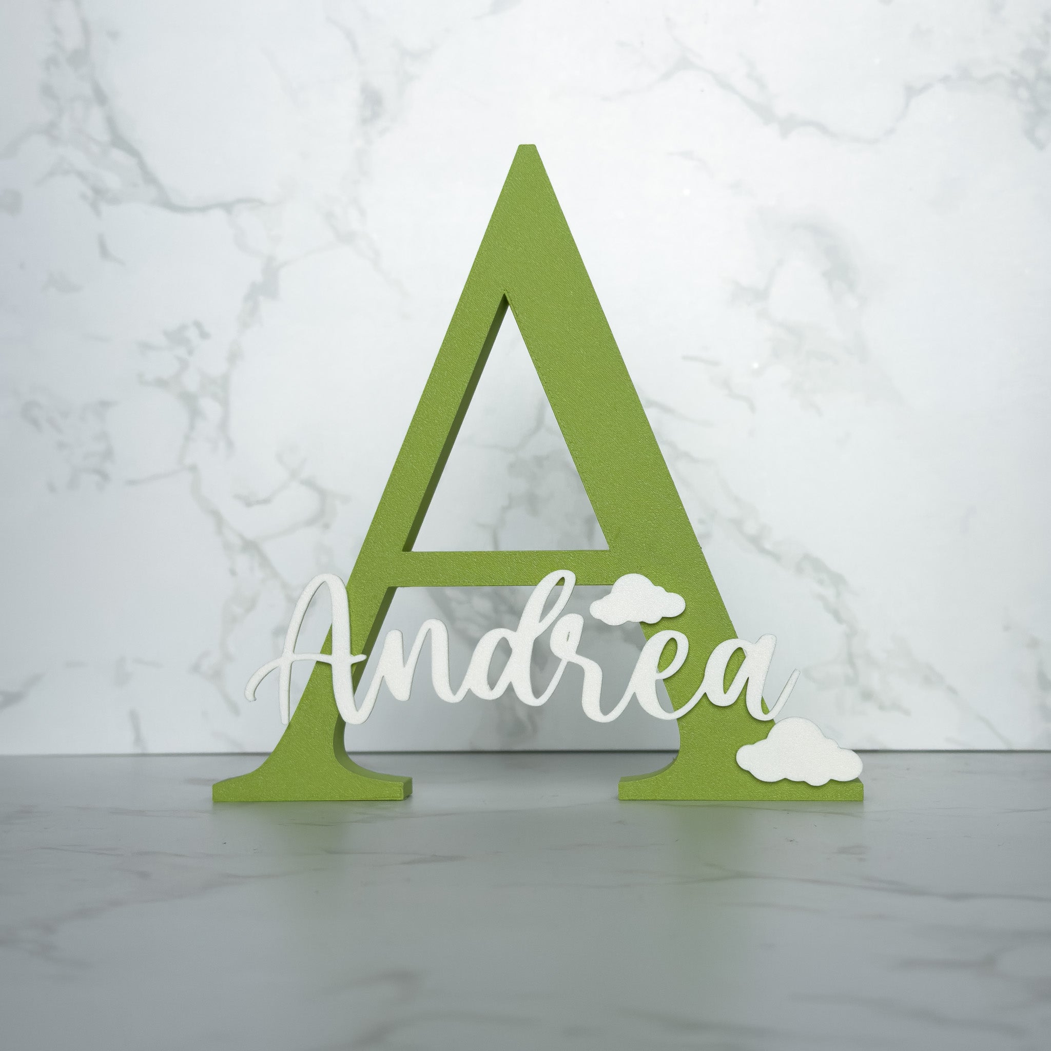 Iniziale con nome in rilievo - h 18 cm.