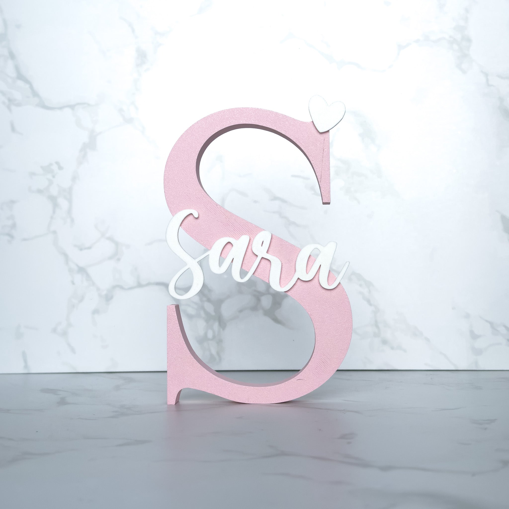 Iniziale con nome in rilievo - h 18 cm.