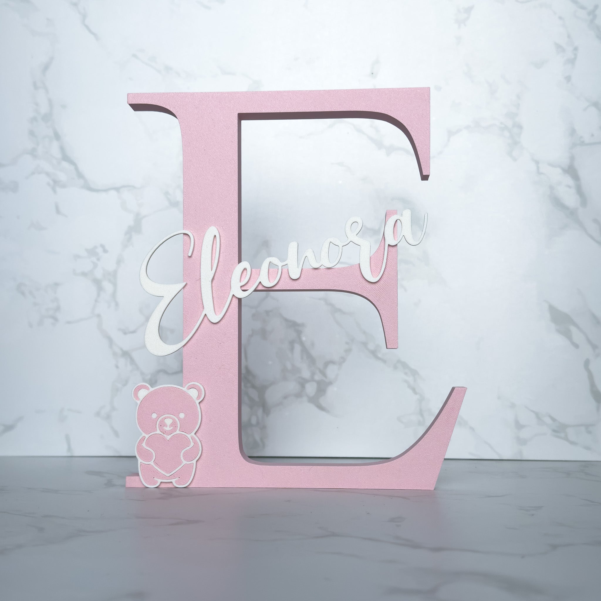 Iniziale con nome in rilievo - h 22 cm.