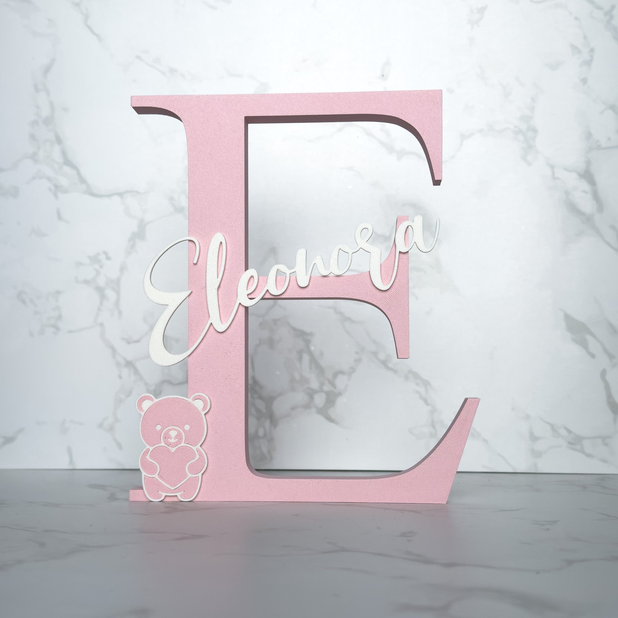 Iniziale con nome in rilievo - h 22 cm.