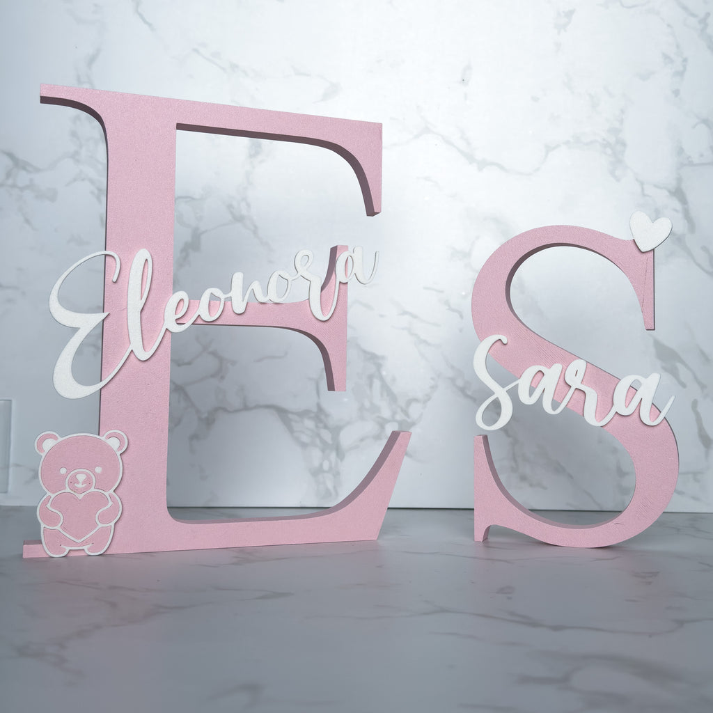 Iniziale con nome in rilievo - h 22 cm.