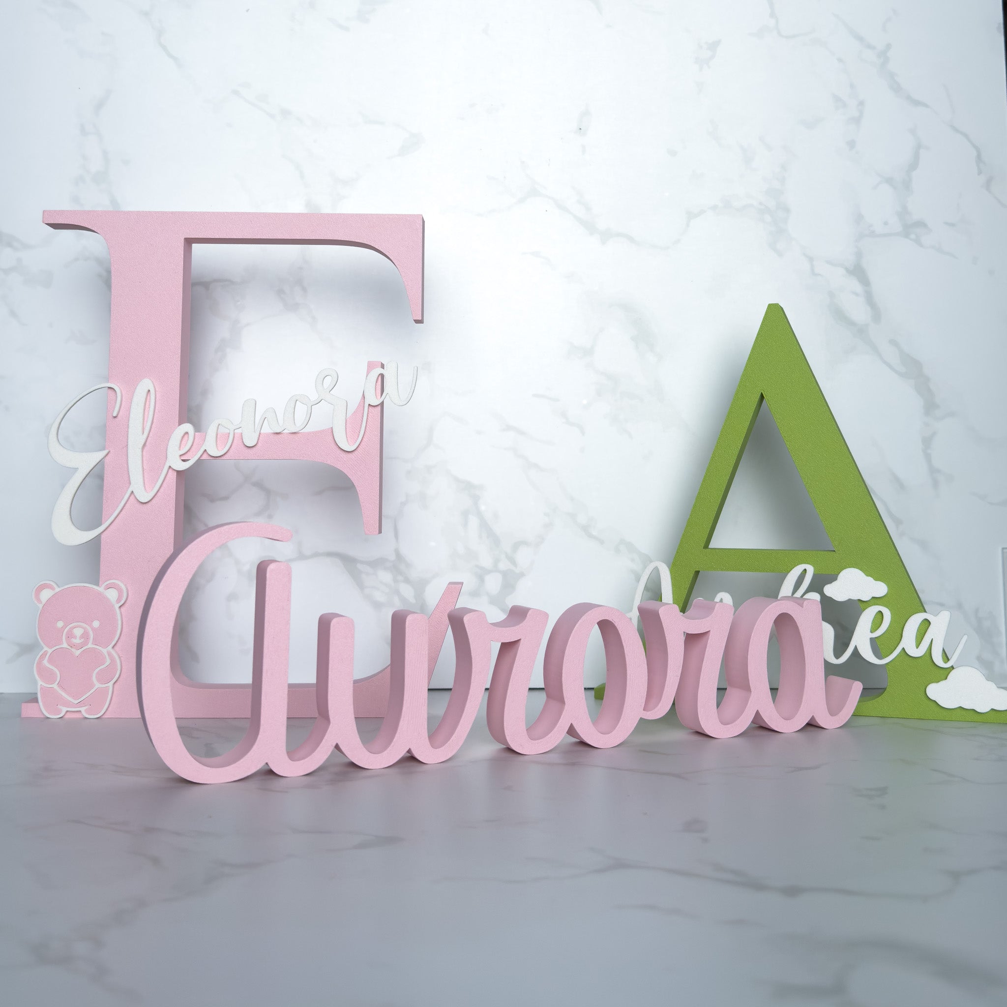 Iniziale con nome in rilievo - h 22 cm.